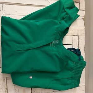 Figs Green Scrub Set